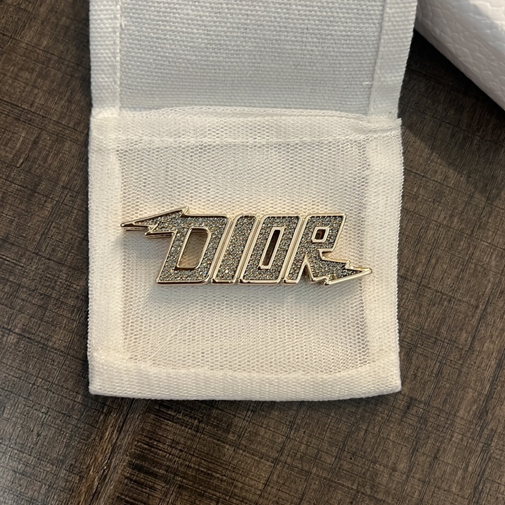 100% AUTHENTIC DIOR EMBELLISHED CHARM . Comes with the box and dust pock…